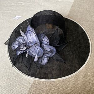 Something Special Black and White 100% Sinamay Straw Hat + Protective Hat Box